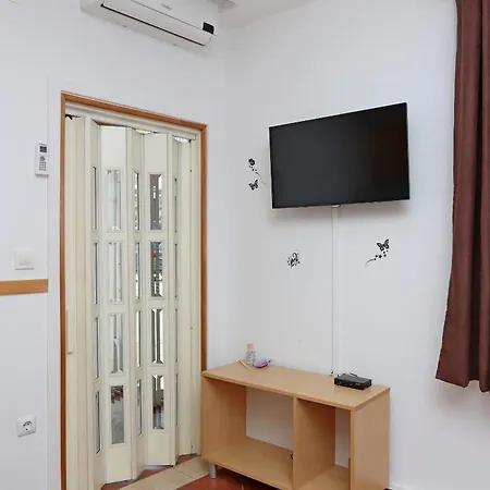 Apartamento By The Sea Selce, Crikvenica - 18195 *